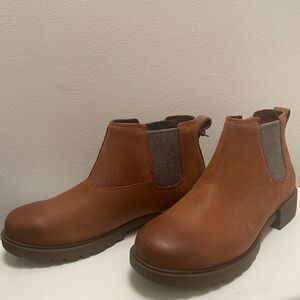 Sorel Chelsea boots NWT